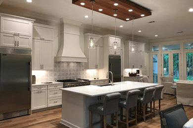 Kitchen - tropical kitchen idea in New Orleans