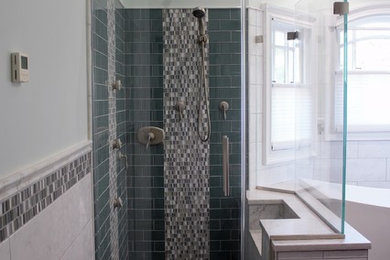 Bathroom - bathroom idea in New York