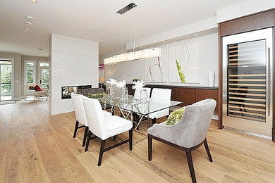 Dining room photo in Calgary