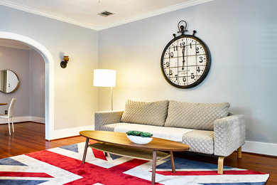 Example of a minimalist living room design in Houston