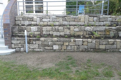 Steinmauer-Bepflanzung in Leipzig