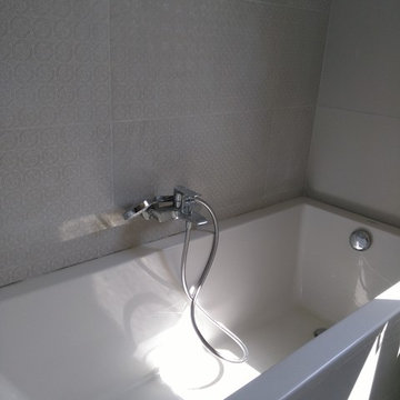 Salle de bains baignoire et douche
