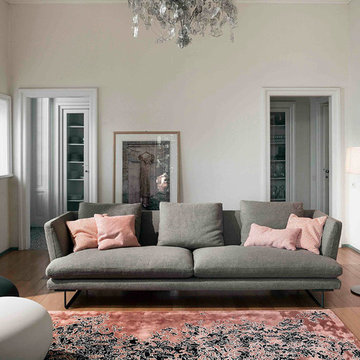 Selling: Lars Sofa, Hollywood Ottoman