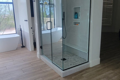 Example of a minimalist bathroom design in Phoenix