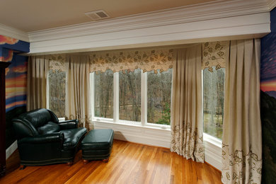 Living room - mid-sized traditional medium tone wood floor and brown floor living room idea in DC Metro with no fireplace
