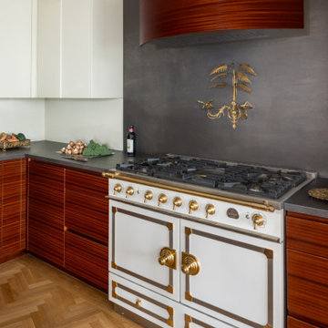 A Sculpted Kitchen in Warm Woods