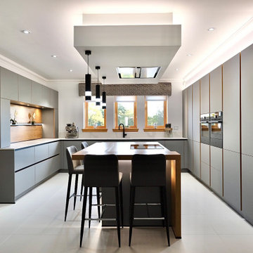 Bespoke Oak Detail Kitchen