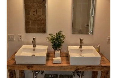 Example of a trendy bathroom design in Charleston