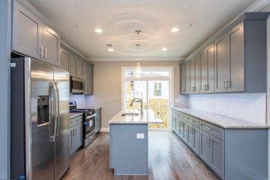 Kitchen - modern kitchen idea in New York