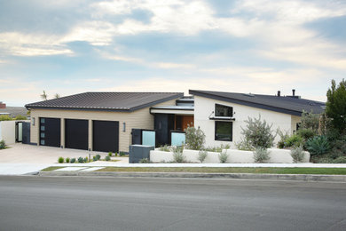 Example of a minimalist home design design in Orange County