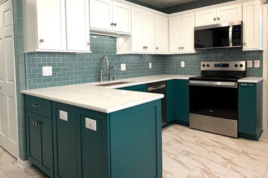 Kitchen - kitchen idea in Milwaukee