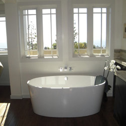 Jeff Lewis Home Project in Laguna Beach - Bathtubs