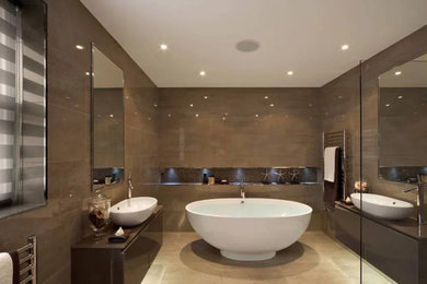 Example of a bathroom design in Seattle