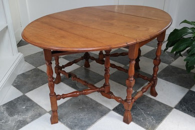 Early 20thC Walnut (possibly) Gate leg Table