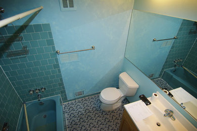 Bathroom - 1960s bathroom idea in DC Metro