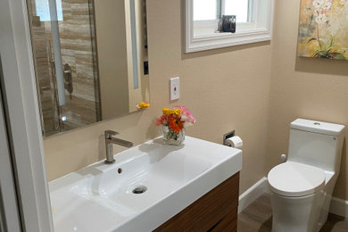 Two bathrooms- San Jose