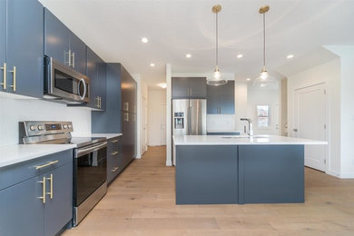 Kitchen - transitional kitchen idea in Calgary