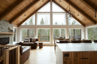 Example of a mountain style home design design in Montreal