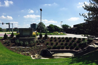 Photo of a full sun brick retaining wall landscape in Chicago.
