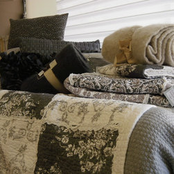 Bedding - Quilts And Quilt Sets