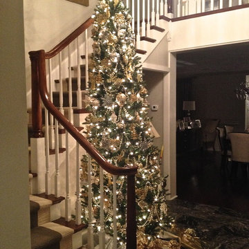 TRANSITIONAL STYLE HOME HOLIDAY DECOR