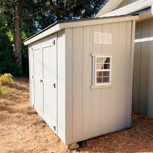 Small traditional detached office/studio/workshop in Charlotte.