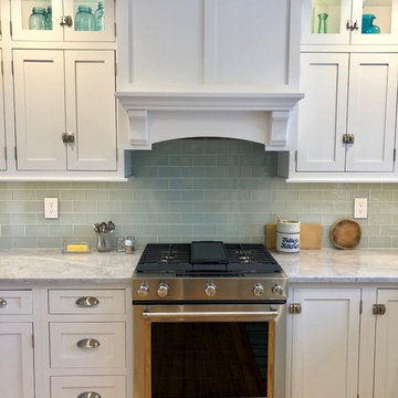 Craftsman Style White Dura Supreme Inset Doors Arabe Scato Vento Marble