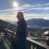 Nora Dhmr's photo