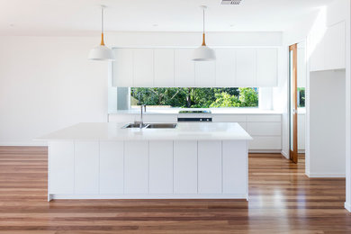 Photo of a mid-sized contemporary kitchen in Sunshine Coast.