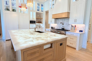Kitchen - kitchen idea in Dallas