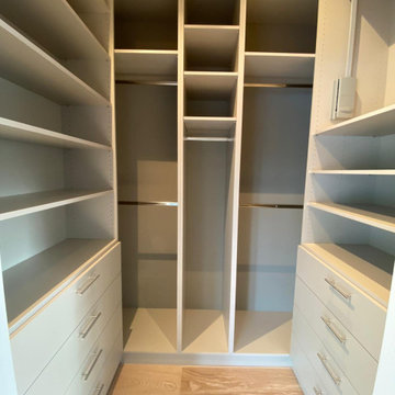 Begehbarer Kleiderschrank