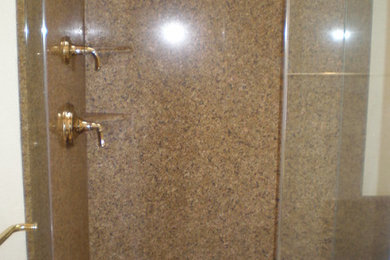 Bathroom - traditional bathroom idea in Sacramento