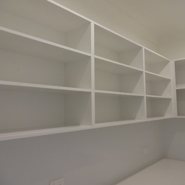 White polyurethane kitchen with a splash of Black