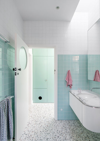 Midcentury Bathroom by Lisa Breeze Architect