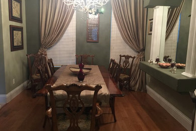 Dining room - mid-sized dining room idea in Orlando