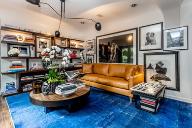 Example of a mid-century modern home design design in Los Angeles