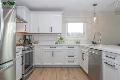 Example of a minimalist kitchen design in San Francisco