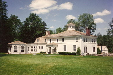 Example of a classic home design design in New York