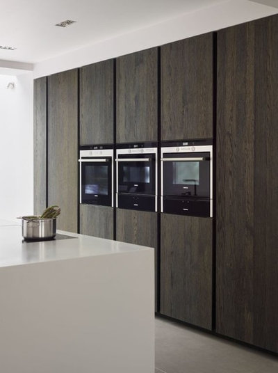 Contemporary Kitchen by DesignSpace London