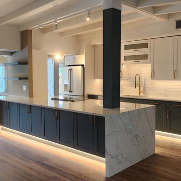 Beautiful Modern Kitchen Remodel Done in Two-Tone Color Cabinets