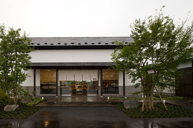 東京23区にある和風のおしゃれな家の外観の写真