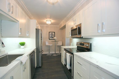 Kitchen - transitional kitchen idea in Toronto
