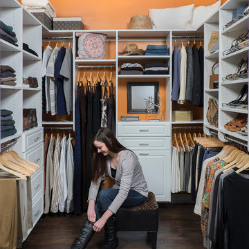 Walk in closet - Classic with pop of colour