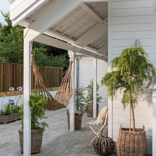 コーンウォールのトロピカルスタイルのおしゃれなデッキの写真