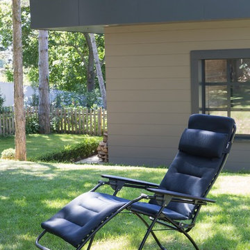 Futura Relax Armchair in Backyard