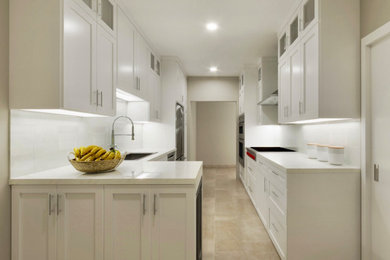 Example of a kitchen design in San Francisco