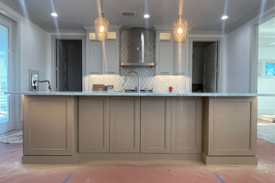Inspiration for a timeless kitchen remodel in Orlando