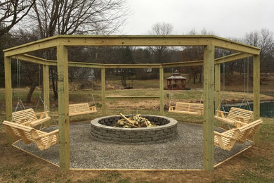 Example of a country home design design in St Louis