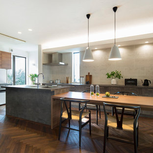 東京23区の北欧風 LDKの画像 (無垢フローリング、茶色い床)