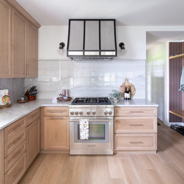Designing a Lakefront Cottage Kitchen and Bar Built for Making Memories